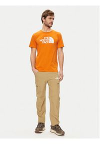 The North Face T-Shirt Easy NF0A87N5 Pomarańczowy Regular Fit. Kolor: pomarańczowy. Materiał: bawełna #6