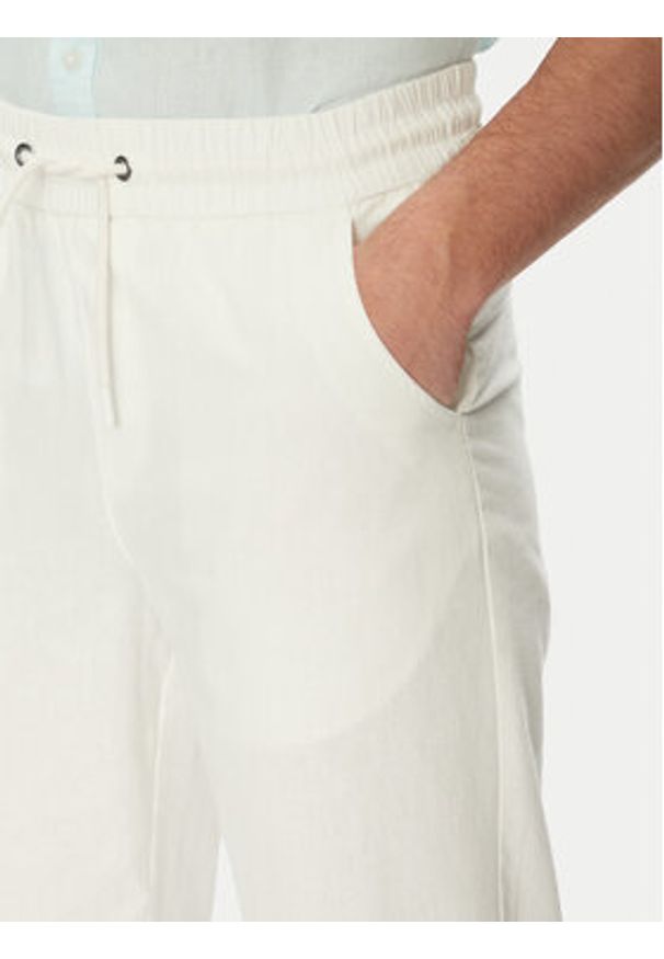 Blend Spodnie materiałowe 20718408 Biały Regular Fit. Kolor: biały. Materiał: bawełna, len