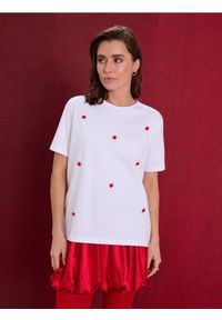 Sinsay - Bawełniana koszulka z aplikacjami 3D - biały. Kolor: biały. Materiał: bawełna. Wzór: aplikacja #1