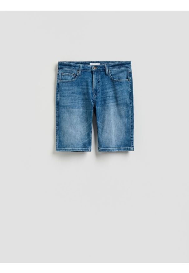 Reserved - Jeansowe szorty slim fit - niebieski. Kolor: niebieski. Materiał: jeans