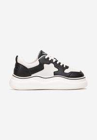 Born2be - Biało-Czarne Sneakersy Listea. Nosek buta: okrągły. Kolor: biały. Materiał: materiał, skóra ekologiczna. Szerokość cholewki: normalna. Obcas: na platformie #3