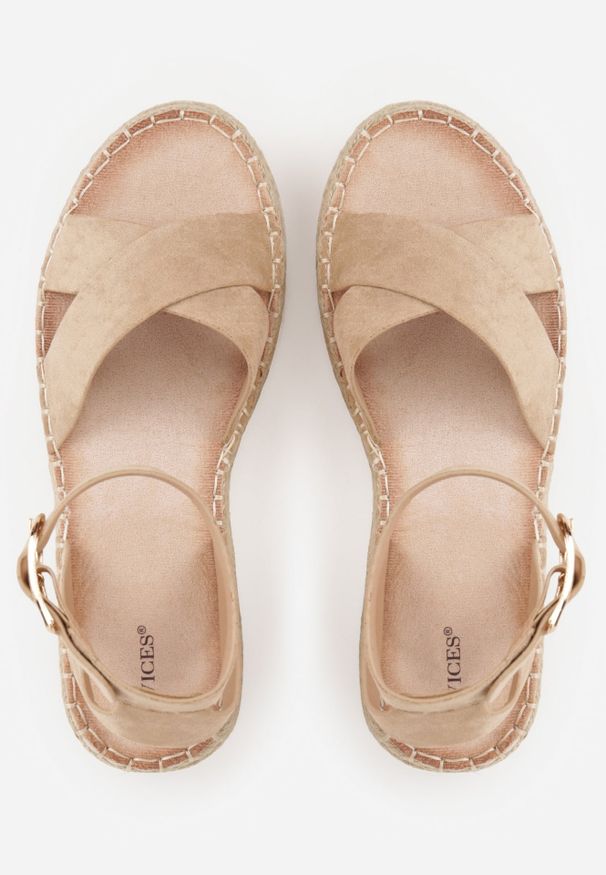 Renee - Ciemnobeżowe Sandały z Plecionki w Stylu Boho VICES z Paskami w Kształcie X Nahmala. Okazja: na co dzień. Zapięcie: pasek. Kolor: beżowy. Wzór: paski, aplikacja. Sezon: lato. Styl: boho