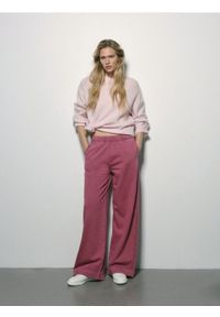 Reserved - Spodnie dresowe z bawełną - jasnofioletowy. Kolor: fioletowy. Materiał: bawełna, dresówka #1