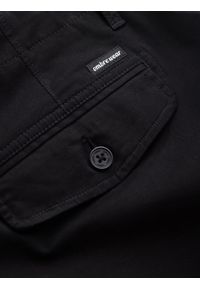 Ombre Clothing - Szorty męskie jednokolorowe z kieszeniami cargo – czarne V4. Okazja: na co dzień. Kolor: czarny. Materiał: bawełna, elastan, poliester, materiał. Długość: krótkie. Wzór: gładki, aplikacja, haft, jednolity. Sezon: lato. Styl: wakacyjny, casual #7