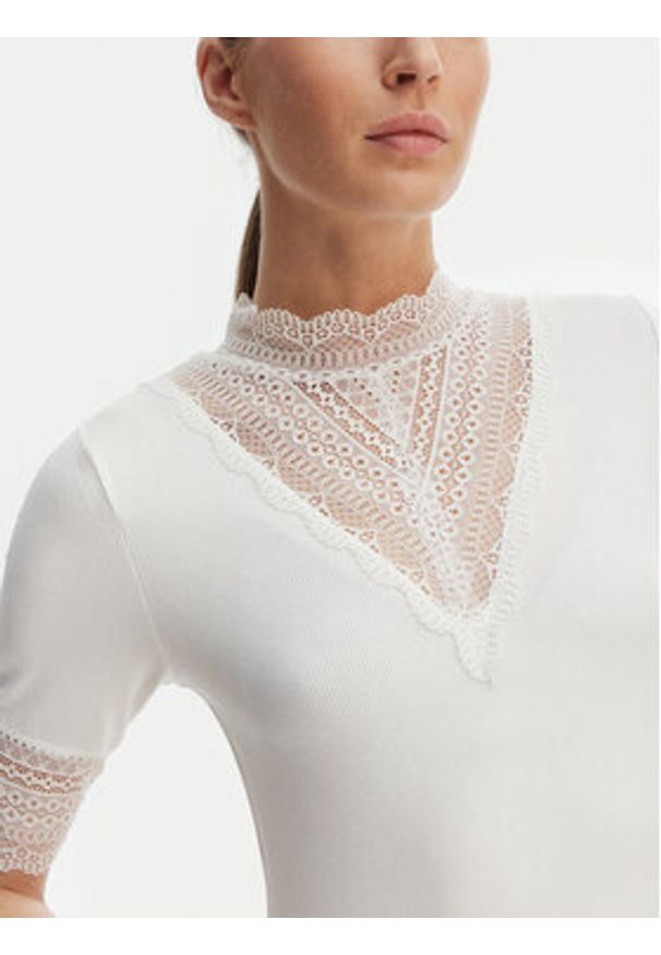 only - ONLY Bluzka Tilde 15335353 Biały Slim Fit. Kolor: biały. Materiał: wiskoza