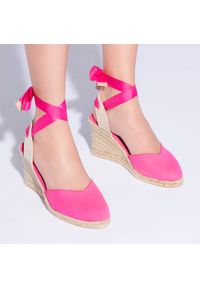 Wittchen - Damskie espadryle z wycięciem różowe. Kolor: różowy. Materiał: materiał, syntetyk. Wzór: aplikacja. Sezon: lato. Obcas: na koturnie. Styl: klasyczny, boho, wakacyjny #2