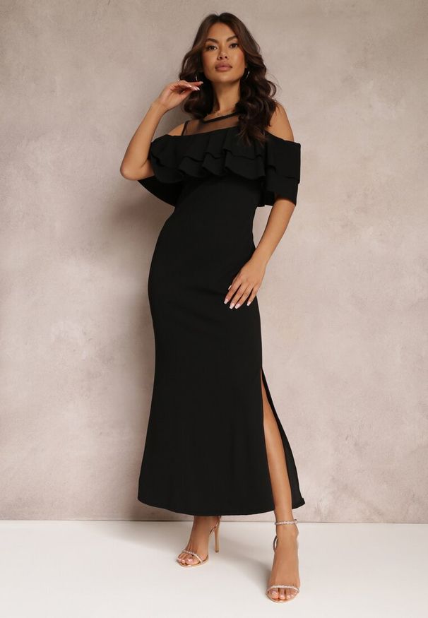 Renee - Czarna Sukienka Taliowana z Falbanką Lariphelia. Kolor: czarny. Wzór: aplikacja