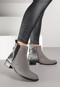 Renee - Szare Botki w Stylu Sztybletów z Metaliczną Aplikacją Verinette. Okazja: na co dzień. Zapięcie: zamek. Kolor: szary. Materiał: jeans. Wzór: aplikacja. Obcas: na słupku. Styl: wizytowy, casual, elegancki