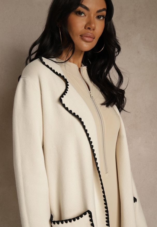 Renee - Beżowy Kardigan z Haftowaną Lamówką Tuscele. Okazja: na co dzień. Kolor: beżowy. Materiał: jeans. Wzór: haft. Styl: casual, elegancki