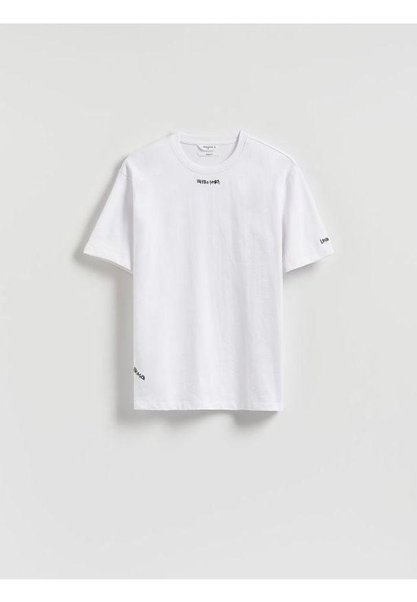Reserved - T-shirt relaxed z haftem - złamana biel. Materiał: dzianina, bawełna. Wzór: haft
