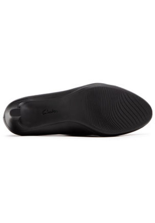 Clarks Czółenka Ambyr Joy 261577644 Czarny. Kolor: czarny. Materiał: skóra
