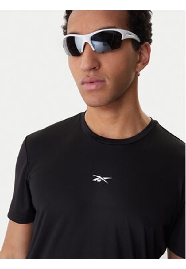 Reebok T-Shirt RK25602CCM Czarny Regular Fit. Kolor: czarny. Materiał: syntetyk