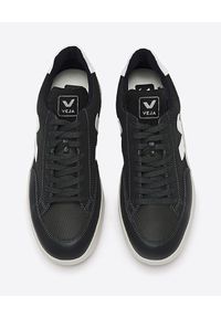 Veja - VEJA - Czarne sneakersy V-12. Okazja: na co dzień. Kolor: czarny. Materiał: tkanina, materiał, guma. Szerokość cholewki: normalna. Wzór: aplikacja #6