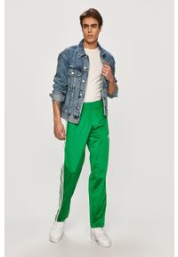 adidas Originals - Spodnie. Kolor: zielony. Materiał: dzianina. Wzór: aplikacja #3