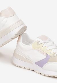 Renee - Białe Sznurowane Sneakersy z Ozdobnymi Wstawkami Sandelal. Kolor: biały. Szerokość cholewki: normalna. Obcas: na płaskiej podeszwie