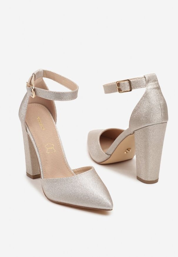 Born2be - Złote Czółenka Vices na Obcasie Zapinane Wokół Kostki Izaditia. Okazja: na wesele, na ślub cywilny. Nosek buta: szpiczasty. Kolor: złoty. Materiał: jeans. Obcas: na obcasie. Styl: elegancki. Wysokość obcasa: średni