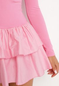 Born2be - Różowa Rozkloszowana Sukienka z Długim Rękawem i Falbanką Reonaria. Okazja: na co dzień. Kolor: różowy. Długość rękawa: długi rękaw. Styl: elegancki, casual #7