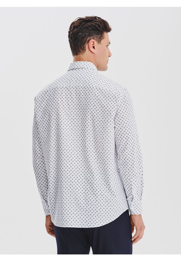Pako Lorente - PAKO LORENTE - Biała bawełniana koszula mikrowzór. Kolor: biały. Materiał: bawełna. Długość rękawa: długi rękaw. Długość: długie