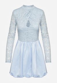 Renee - Niebieska Koronkowa Sukienka Bombka o Rozkloszowanym Kroju z Wycięciem Desoriel. Okazja: na co dzień, na ślub cywilny, na wesele. Kolor: niebieski. Materiał: koronka. Typ sukienki: bombki. Styl: casual, elegancki #6