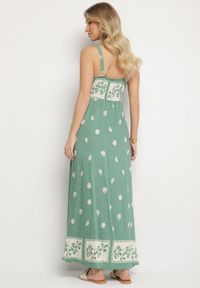 Born2be - Zielona Wiskozowa Sukienka z Geometrycznym Wzorem Lenirisa. Okazja: na co dzień. Kolor: zielony. Materiał: wiskoza. Długość rękawa: na ramiączkach. Wzór: geometria. Typ sukienki: proste. Styl: klasyczny, casual, elegancki #6