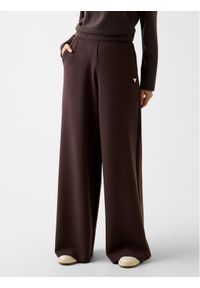 Guess Spodnie materiałowe 166071 Brązowy Slim Fit. Kolor: brązowy. Materiał: materiał #1