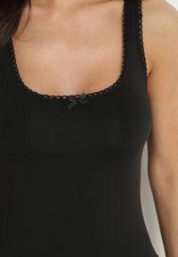 Born2be - Czarna Sukienka z Wiskozą Ozdobiona Falbankami Ovinia. Okazja: na co dzień. Typ kołnierza: kołnierz z falbankami. Kolor: czarny. Materiał: wiskoza. Długość rękawa: na ramiączkach. Wzór: aplikacja. Styl: casual #3