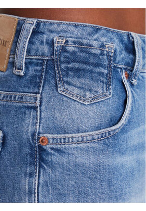 Mustang Jeansy Charlotte 1013598 Niebieski Tapered Fit. Kolor: niebieski
