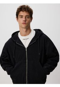 Reserved - Jeansowa kurtka z kapturem - czarny. Typ kołnierza: kaptur. Kolor: czarny. Materiał: jeans #1