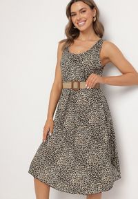 Born2be - Jasnobeżowa Rozkloszowana Sukienka z Bawełny w Panterkę Natiloria. Okazja: na co dzień. Kolor: beżowy. Materiał: bawełna. Długość rękawa: długi rękaw. Wzór: motyw zwierzęcy. Styl: casual, elegancki #6