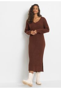 bonprix - Sukienka dzianinowa midi. Typ kołnierza: dekolt w serek. Kolor: brązowy. Materiał: dzianina. Długość: midi #1