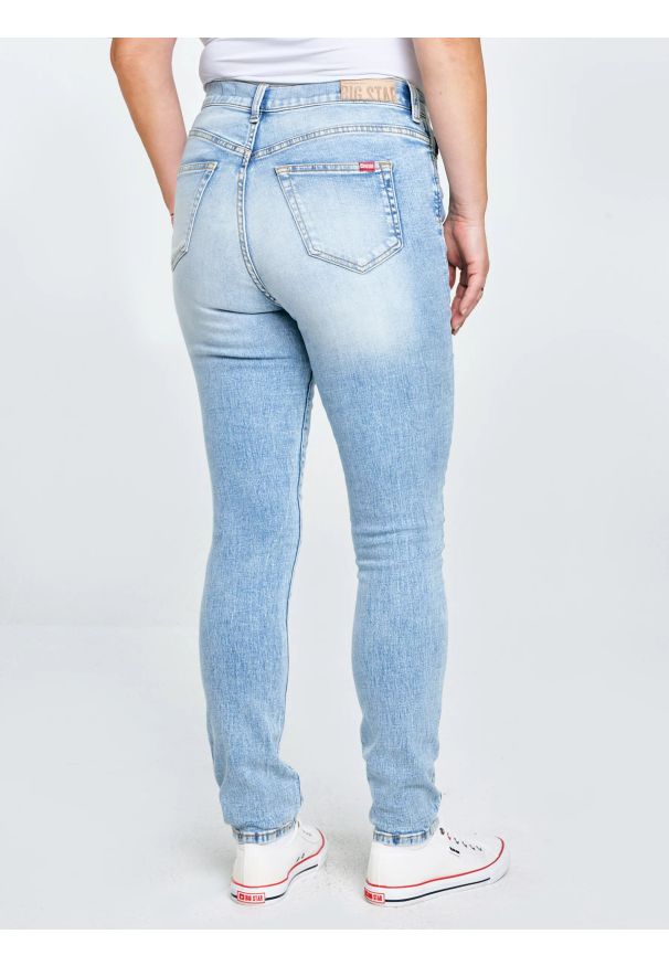 Big-Star - Jeansy damskie z wysokim stanem z przetarciami jasnoniebieskie Adela High Waist 156. Okazja: na co dzień. Stan: podwyższony. Kolor: niebieski. Styl: elegancki, casual