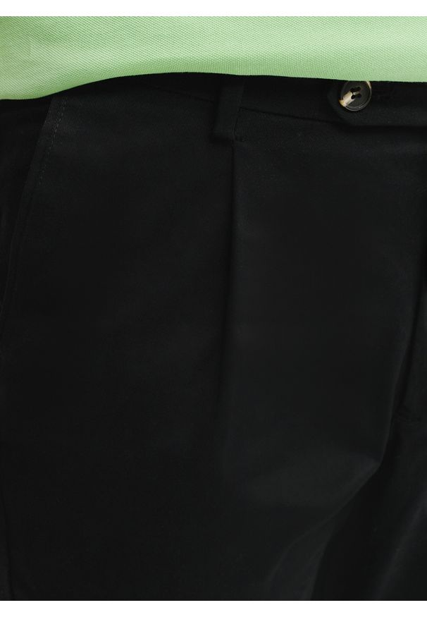 Pako Lorente - PAKO LORENTE - Czarne spodnie z zaszewkami. Okazja: na co dzień. Kolor: czarny. Materiał: elastan, bawełna. Wzór: gładki. Styl: casual