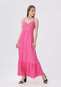 Born2be - Fuksjowa Sukienka Criathyia. Kolor: różowy. Materiał: koronka. Długość rękawa: na ramiączkach. Wzór: ażurowy, aplikacja, koronka. Długość: midi #1