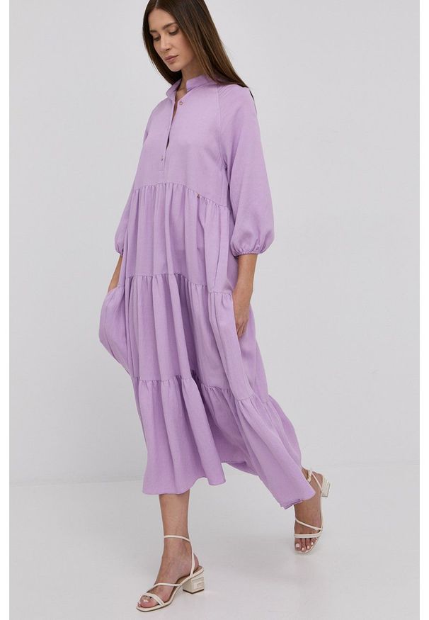 Nissa sukienka kolor fioletowy midi rozkloszowana. Kolor: fioletowy. Materiał: tkanina. Długość rękawa: raglanowy rękaw. Typ sukienki: rozkloszowane. Długość: midi