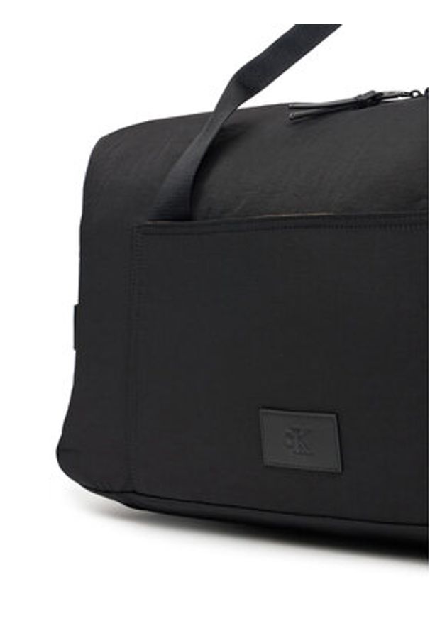 Calvin Klein Jeans Torba Metro Nylon Conv Weekender Bp Ny LV04G3104G Czarny. Kolor: czarny. Materiał: materiał