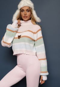 Renee - Różowy Golf Ozdobiony Paskami i Naszywką Misia Terilye. Okazja: na co dzień. Typ kołnierza: golf. Kolor: różowy. Materiał: jeans. Długość rękawa: długi rękaw. Długość: długie. Wzór: aplikacja. Styl: elegancki, casual #4