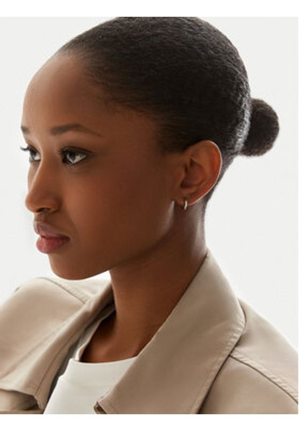 Daniel Wellington Kolczyki Elan DW00400147 Srebrny. Materiał: metalowe. Kolor: srebrny