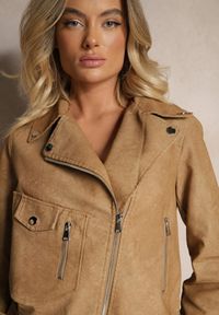 Renee - Beżowa Kurtka o Kroju Ramoneski z Paskiem ze Sprzączką i Kieszeniami Milvila. Okazja: na co dzień. Kolor: beżowy. Materiał: jeans. Styl: klasyczny, elegancki, casual, rockowy