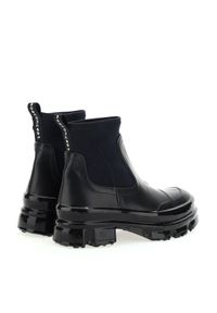 MOA Concept - MOA CONCEPT - Czarne botki na lakierowanej podeszwie. Nosek buta: okrągły. Kolor: czarny. Materiał: lakier. Szerokość cholewki: normalna. Wzór: napisy #3
