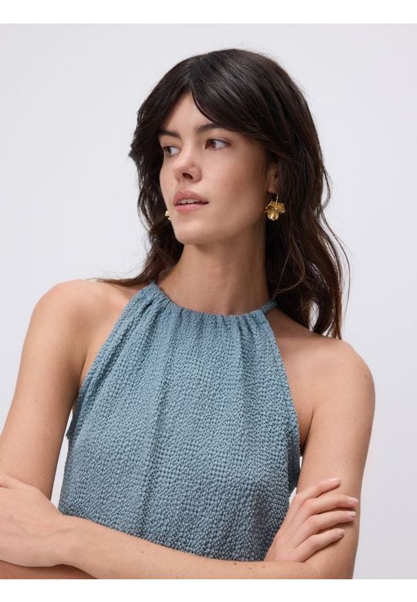 Reserved - Kreszowany top z dekoltem halter - jasnozielony. Typ kołnierza: dekolt halter. Kolor: zielony. Materiał: dzianina