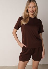 Born2be - Brązowy Letni Komplet z Bawełny i Wiskozy T-shirt i Szorty Celinai. Kolor: brązowy. Materiał: wiskoza, bawełna #1