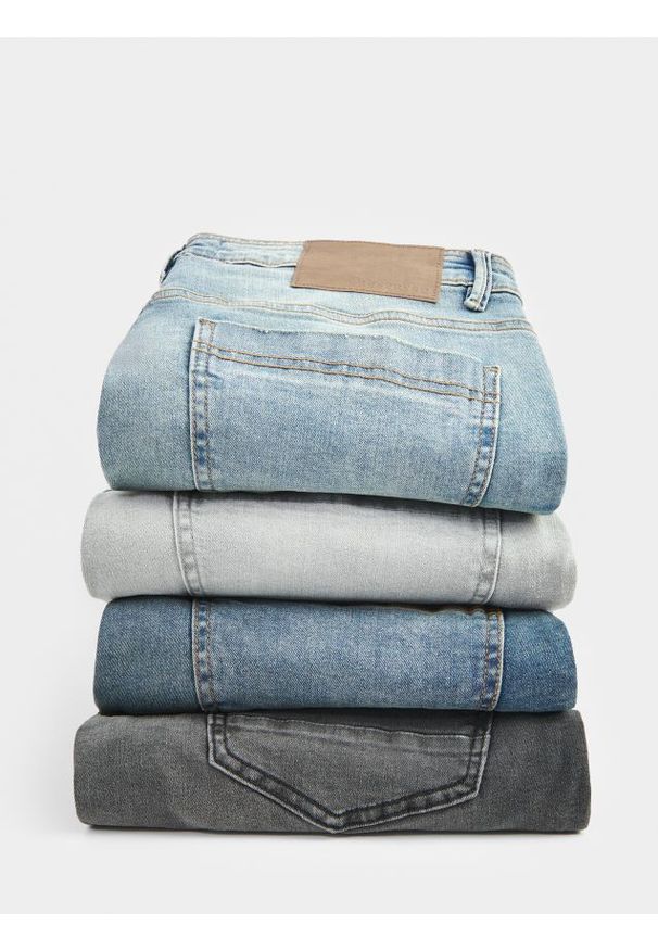 Reserved - Jeansy slim z efektem sprania - granatowy. Kolor: niebieski