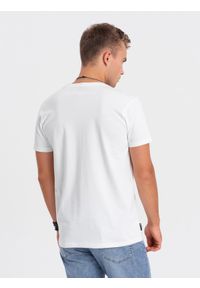 Ombre Clothing - Koszulka męska bawełniana z nadrukiem - biała V1 OM-TSPT-0159 - XXL. Kolor: biały. Materiał: bawełna. Długość rękawa: krótki rękaw. Długość: krótkie. Wzór: nadruk