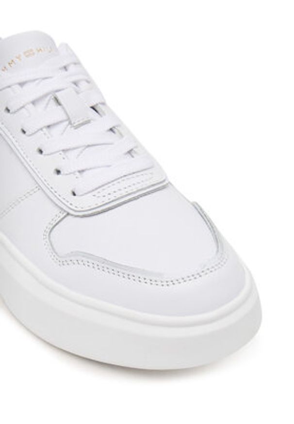 TOMMY HILFIGER - Tommy Hilfiger Sneakersy Patent Platform FW0FW08819 Biały. Kolor: biały. Materiał: skóra. Obcas: na platformie