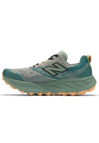 Buty męskie New Balance Fresh Foam X Hierro v9 MTHIERO9 – zielone. Kolor: zielony. Materiał: guma, syntetyk, materiał. Szerokość cholewki: normalna. Sezon: lato. Sport: fitness, outdoor, bieganie #4