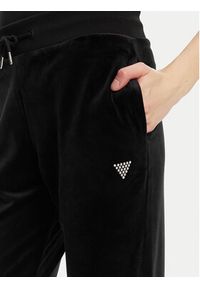 Guess Spodnie dresowe V3BB27 K0232 Czarny Regular Fit. Kolor: czarny. Materiał: syntetyk #4