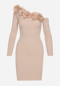 Born2be - Beżowa Sweterkowa Sukienka z Wiskozą o Asymetrycznym Kroju z Kwiatami 3D i Piórami Nellyra. Kolor: beżowy. Materiał: wiskoza. Wzór: kwiaty. Typ sukienki: asymetryczne #6