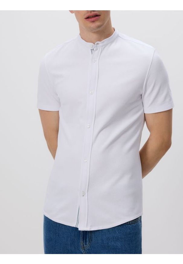 Reserved - Koszula super slim fit ze stójką - biały. Typ kołnierza: kołnierzyk stójkowy. Kolor: biały. Materiał: bawełna, dzianina