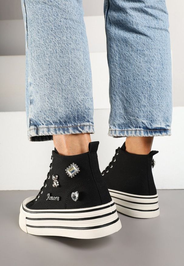 Born2be - Czarne Trampki na Grubej Podeszwie z Metalicznymi Ozdobami Eleaurela. Okazja: na co dzień. Kolor: czarny. Materiał: jeans. Wzór: aplikacja. Styl: klasyczny, casual