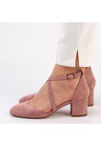 Sergio Leone - Różowe sandały damskie na obcasie z zakrytymi palcami i pietą SERGIO L. Kolor: różowy. Materiał: zamsz. Obcas: na obcasie. Wysokość obcasa: średni #1
